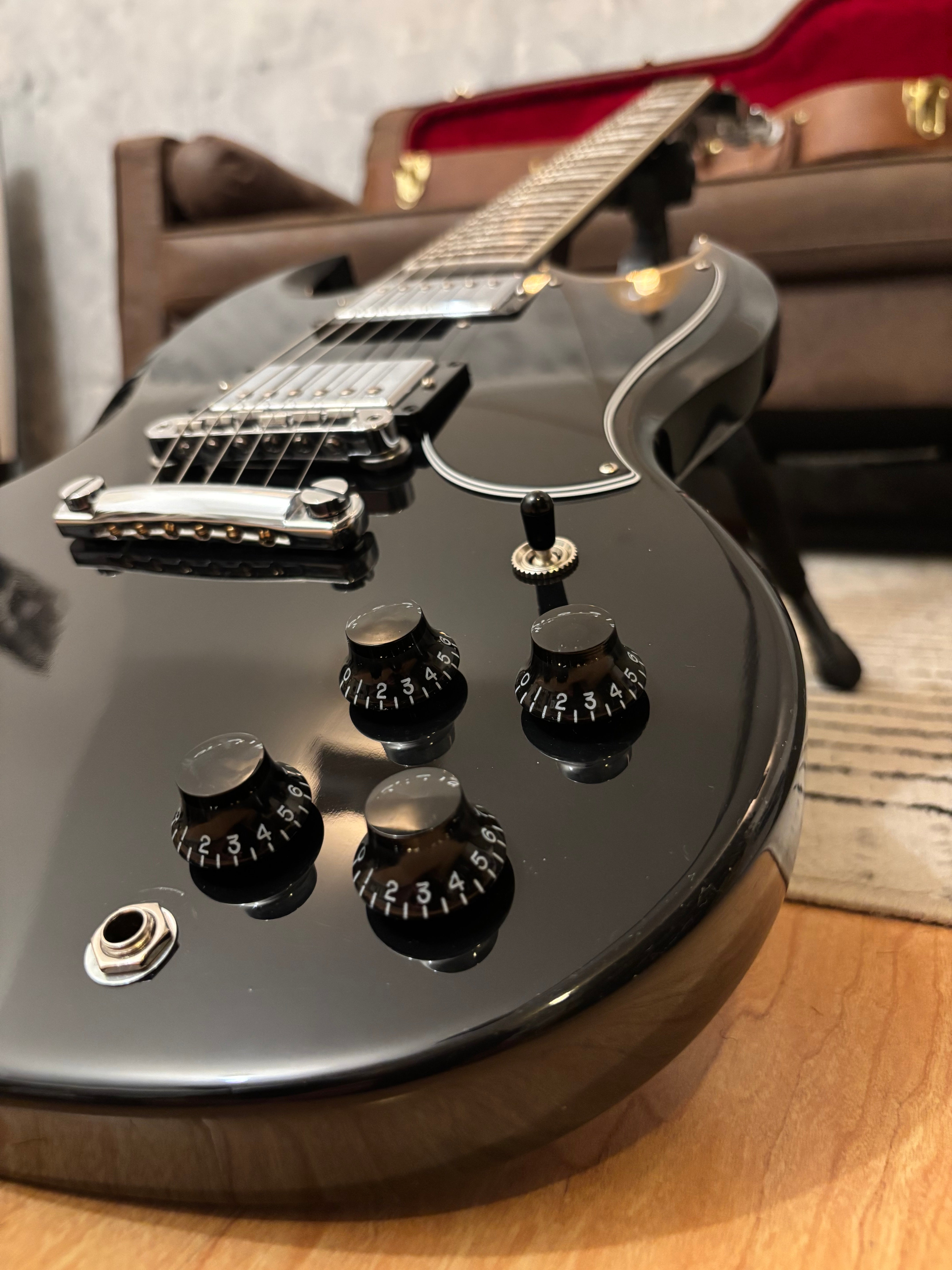 Gibson SG Standard 2017 Ebony Black only 6.6lb.