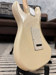 Fender American Professional Stratocaster with Maple Fretboard 2017 Olympic White light 7.4lb MINT!