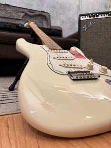 Fender American Professional Stratocaster with Maple Fretboard 2017 Olympic White light 7.4lb MINT!