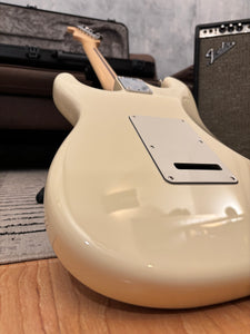 Fender American Professional Stratocaster with Maple Fretboard 2017 Olympic White light 7.4lb MINT!