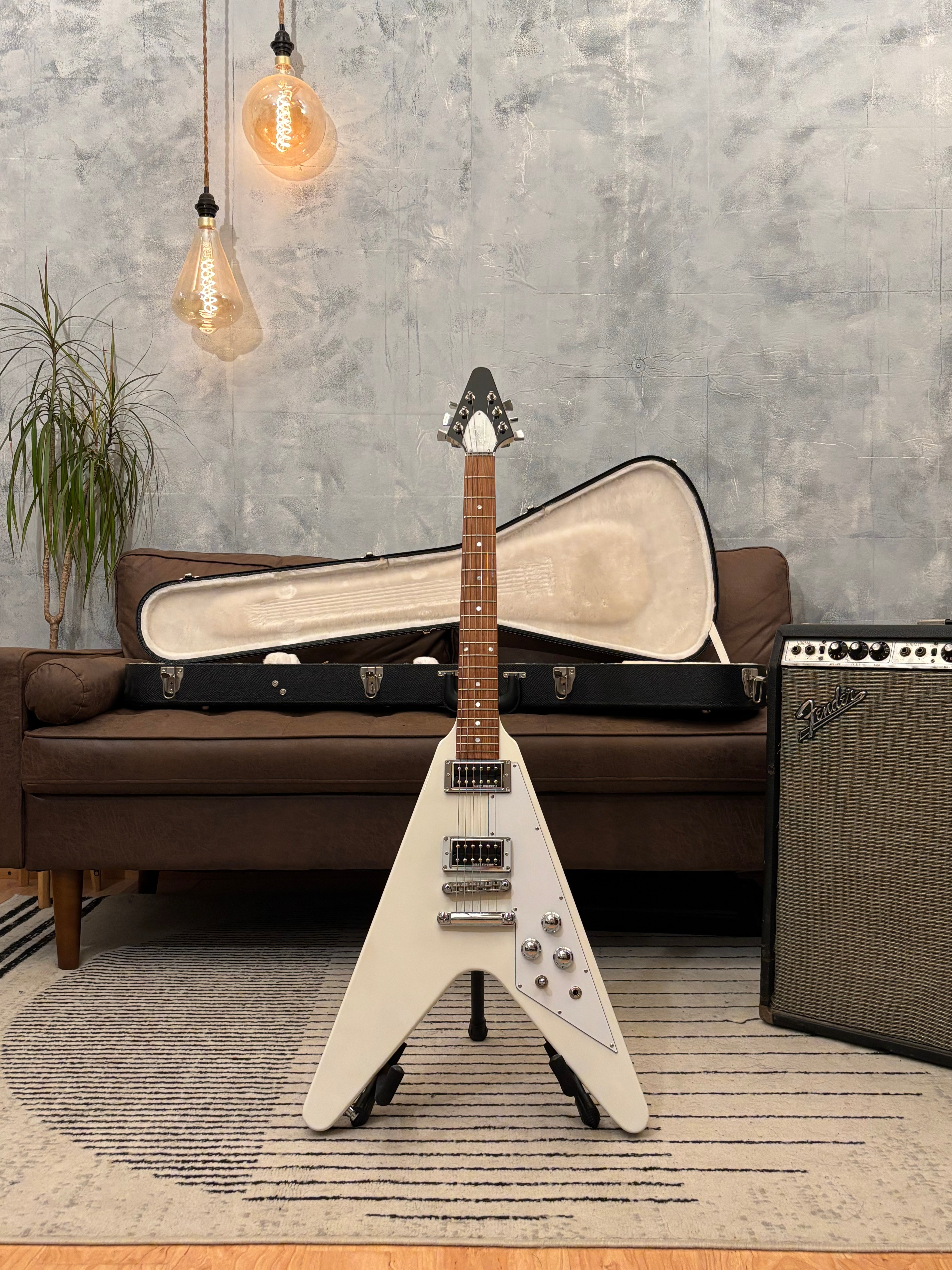 Gibson Flying V HP 2017 Alpine White Case QUEEN only 7.6lb!