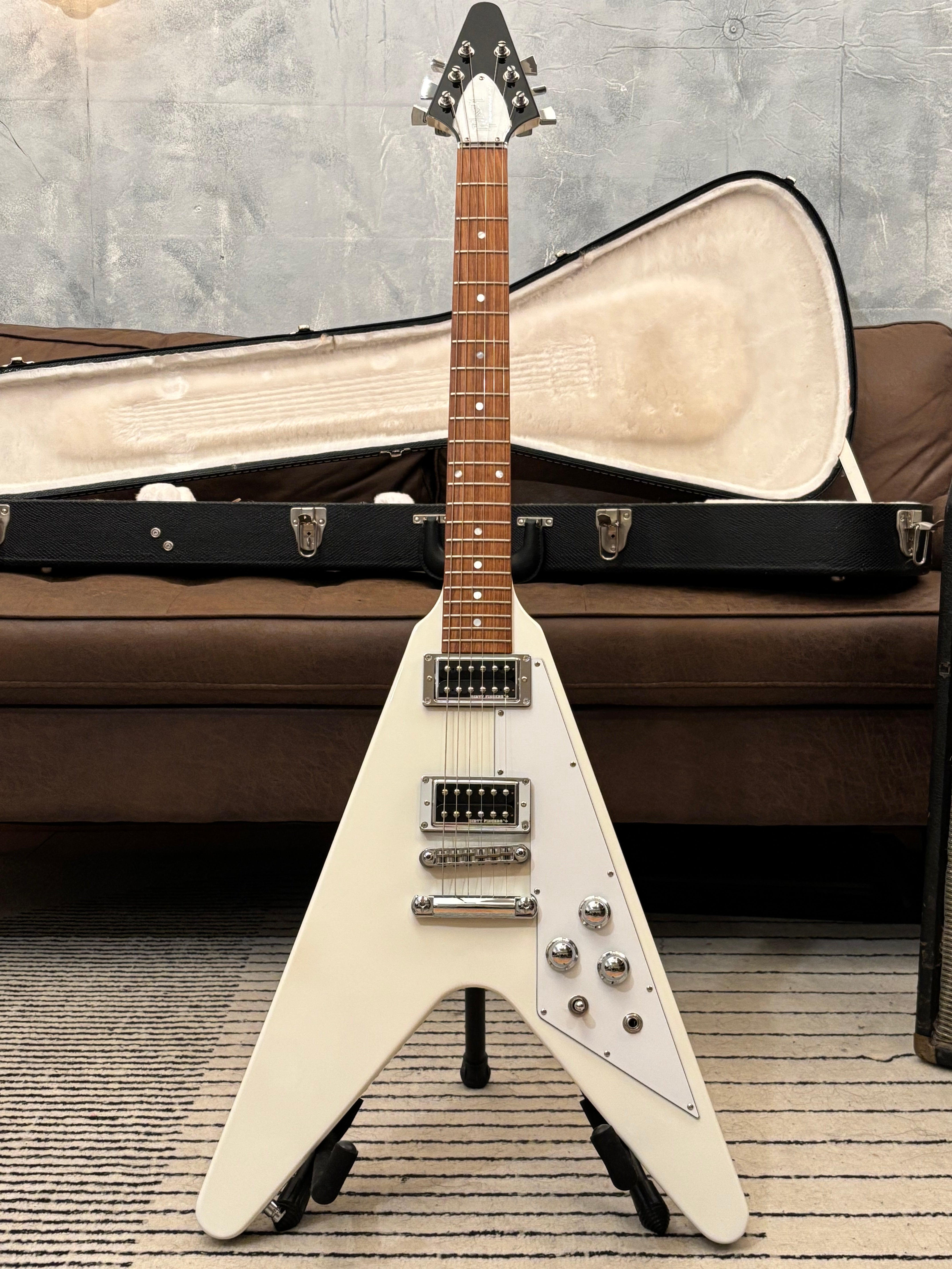 Gibson Flying V HP 2017 Alpine White Case QUEEN only 7.6lb!