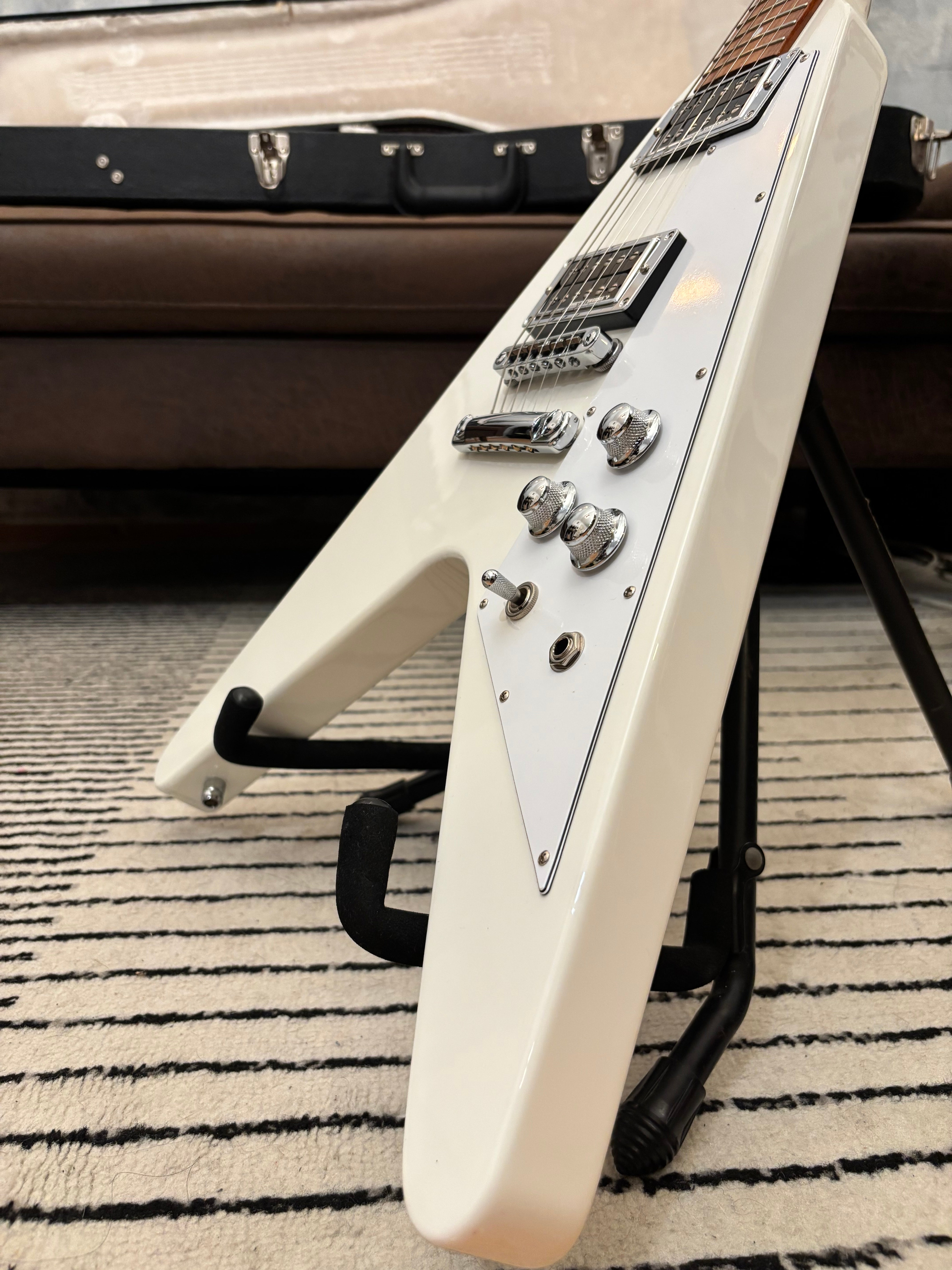 Gibson Flying V HP 2017 Alpine White Case QUEEN only 7.6lb!