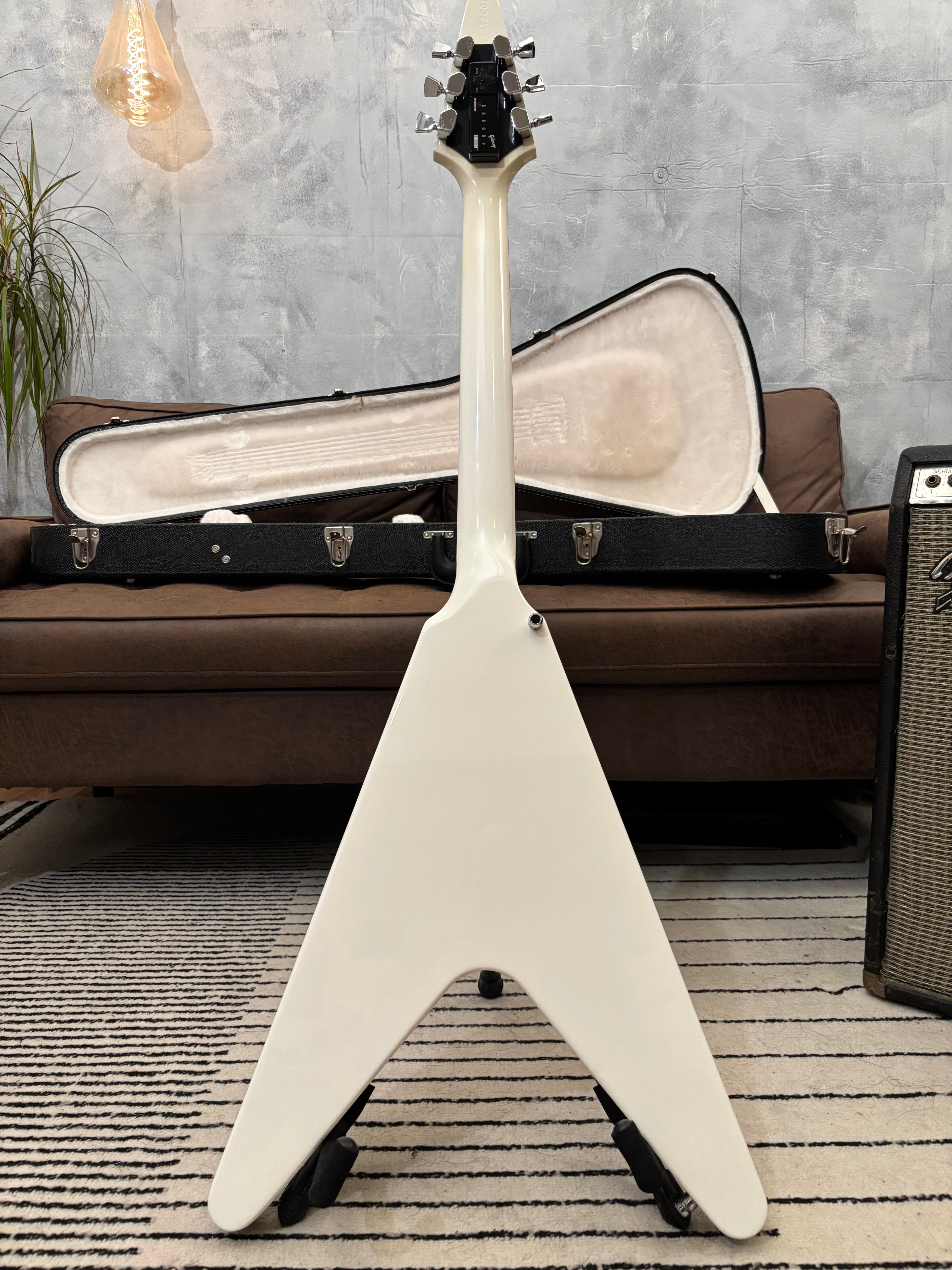 Gibson Flying V HP 2017 Alpine White Case QUEEN only 7.6lb!