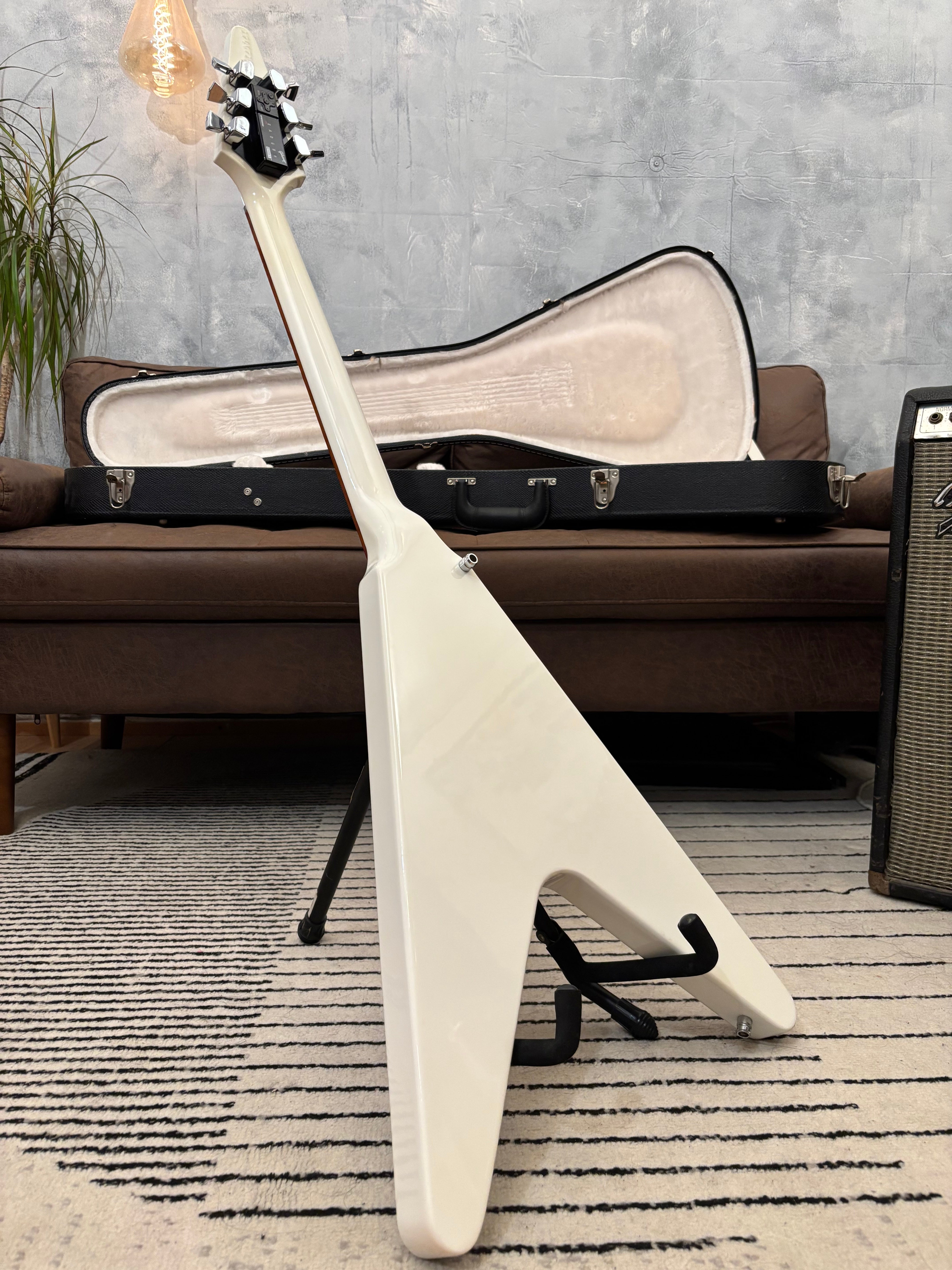 Gibson Flying V HP 2017 Alpine White Case QUEEN only 7.6lb!