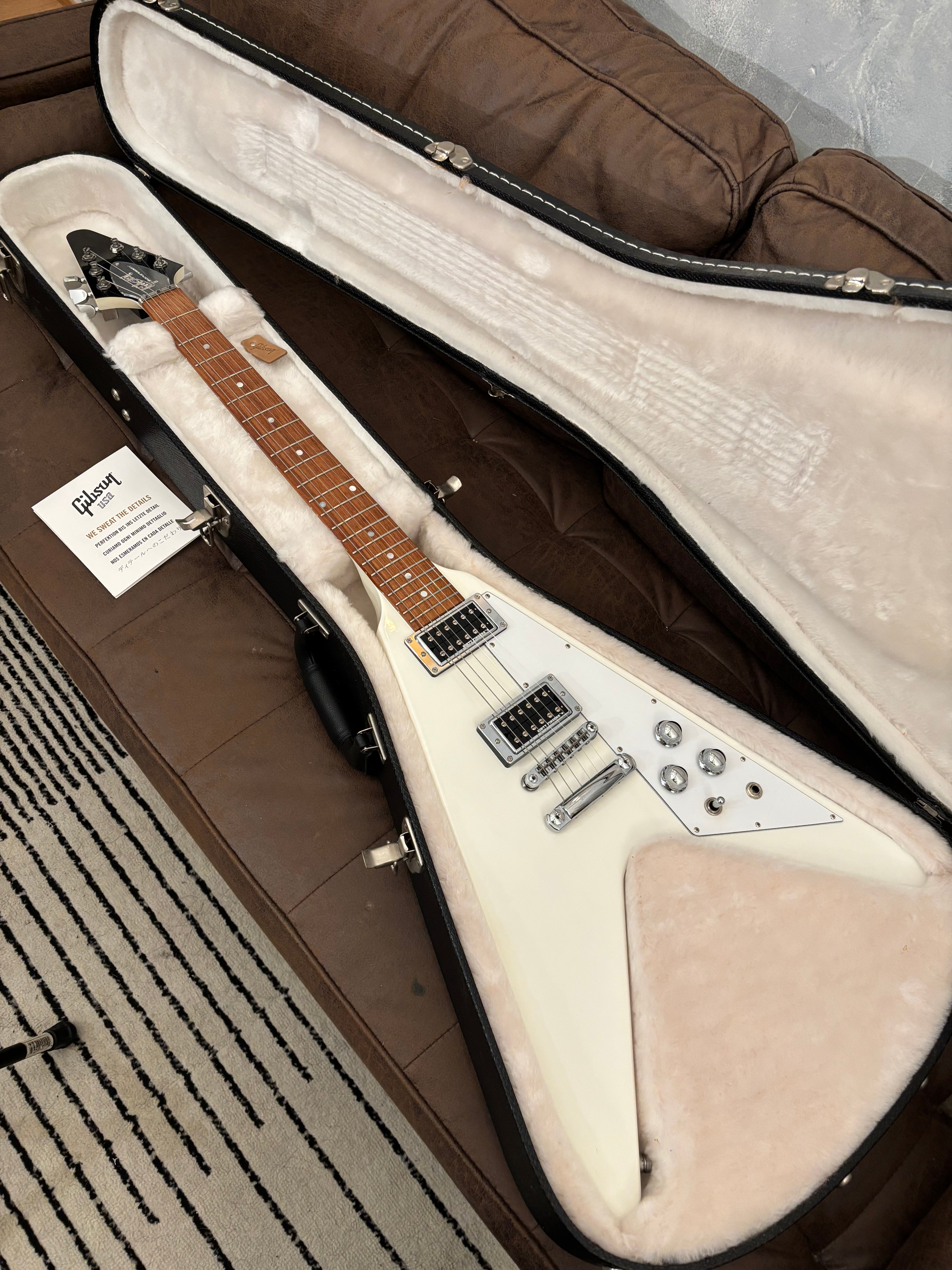 Gibson Flying V HP 2017 Alpine White Case QUEEN only 7.6lb!