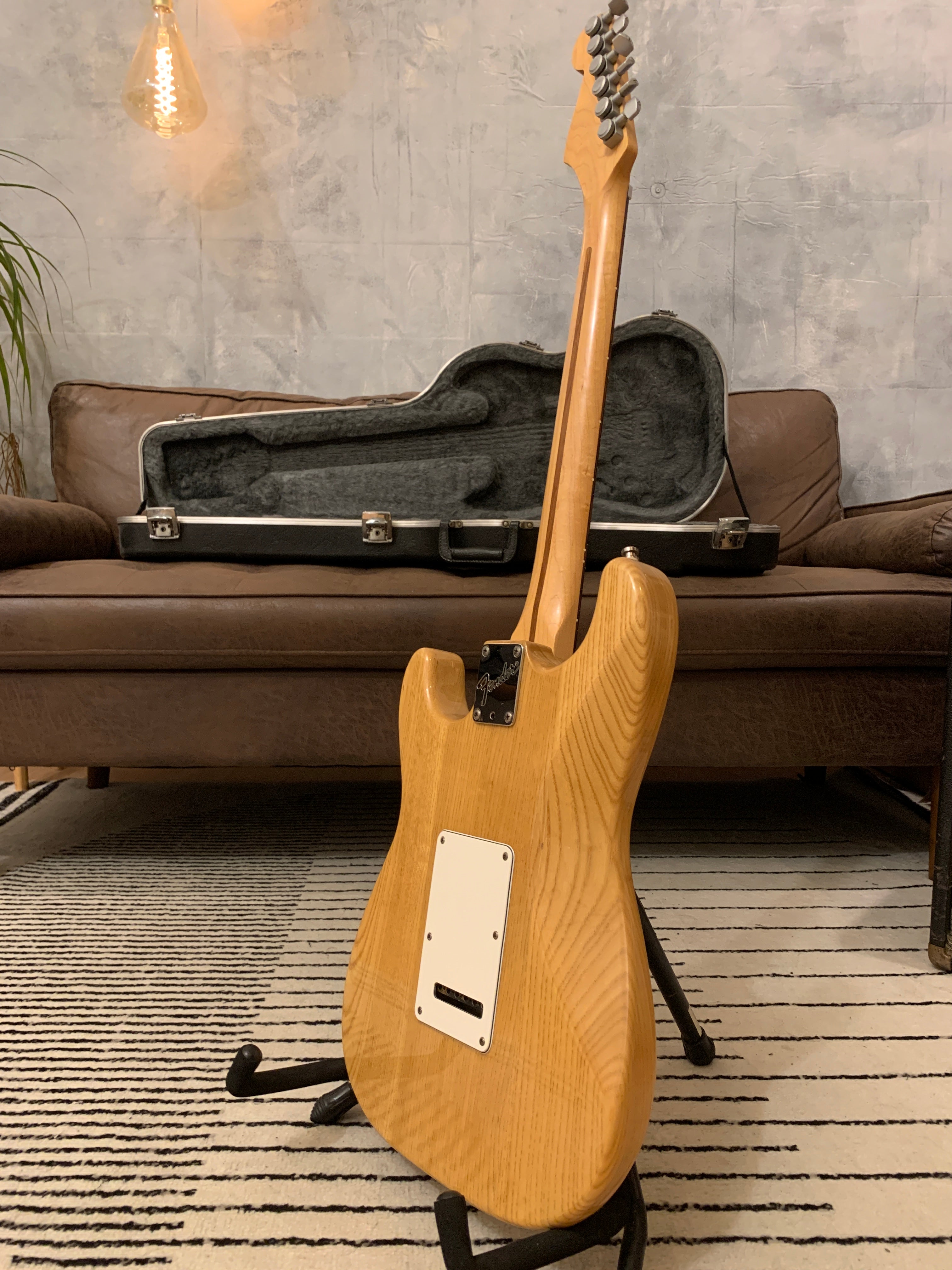 Fender Strat Plus Deluxe with Rosewood Fretboard 1989 Natural with OG case and case candy Mint