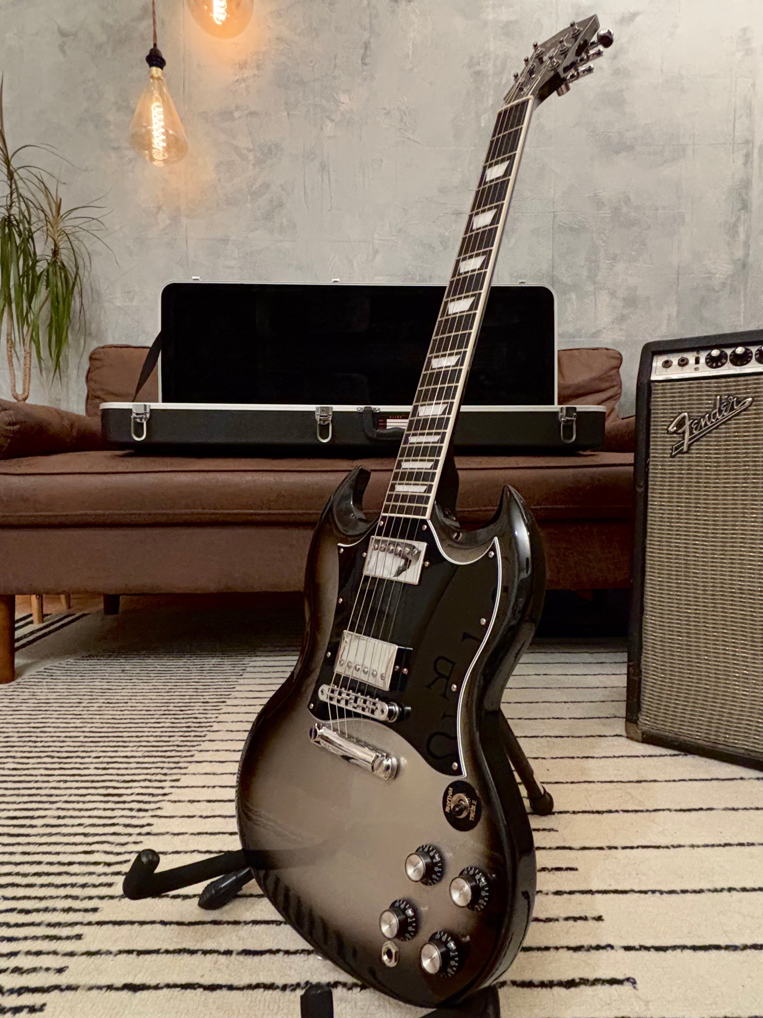 Gibson SG Standard Ebony Limited-Edition Silver Burst Featherlight 6.6lb with Updated HC