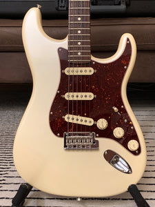 Fender Limited Edition American Showcase Stratocaster Arctic pearl 7.8LB