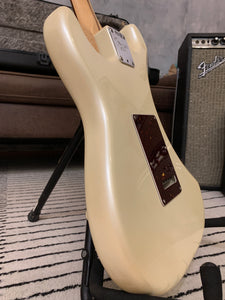 Fender Limited Edition American Showcase Stratocaster Arctic pearl 7.8LB