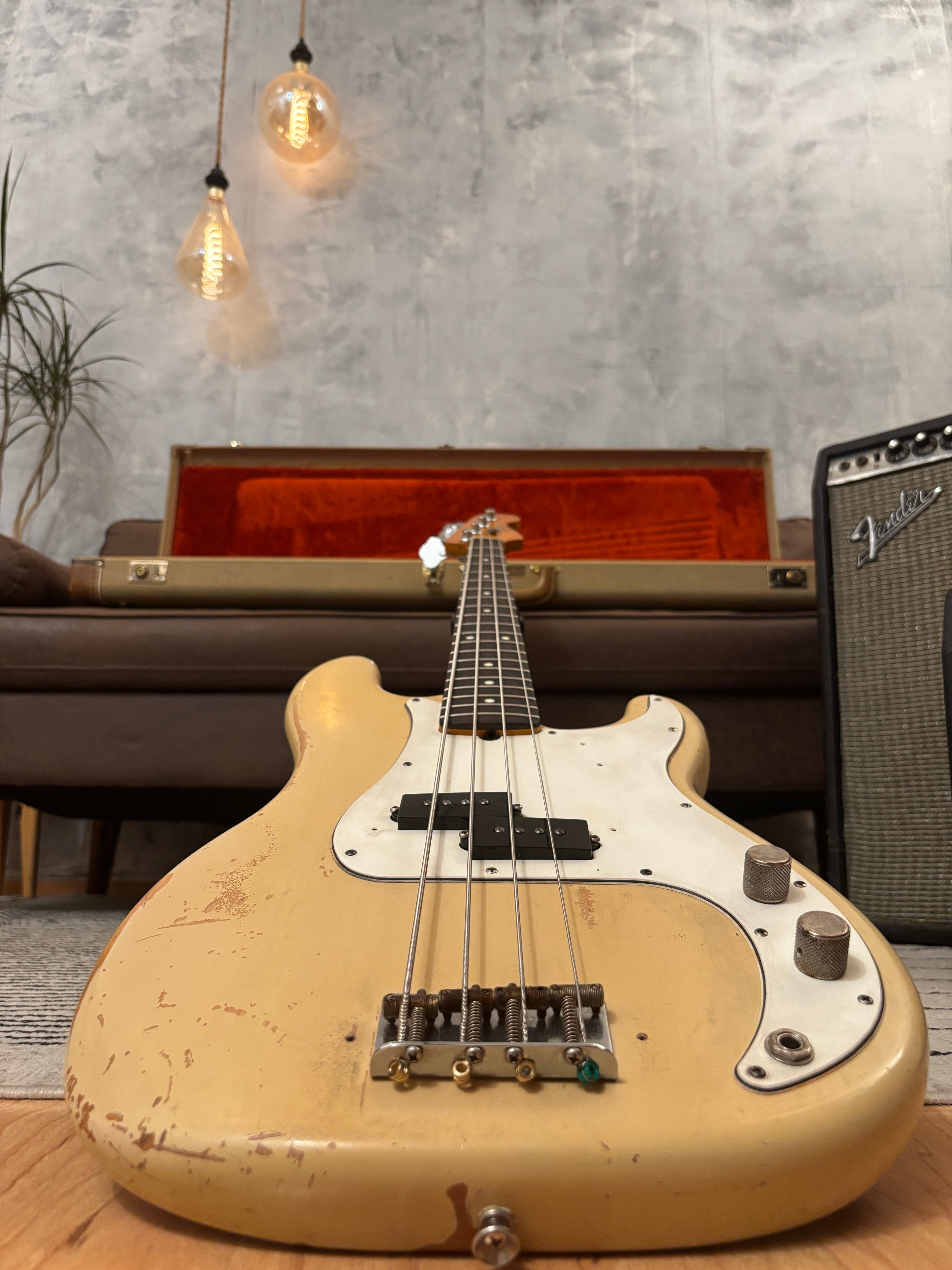 Fender Precision Bass Blonde 1962 GLAS Custom Relic feather Light at 8lb LUSH