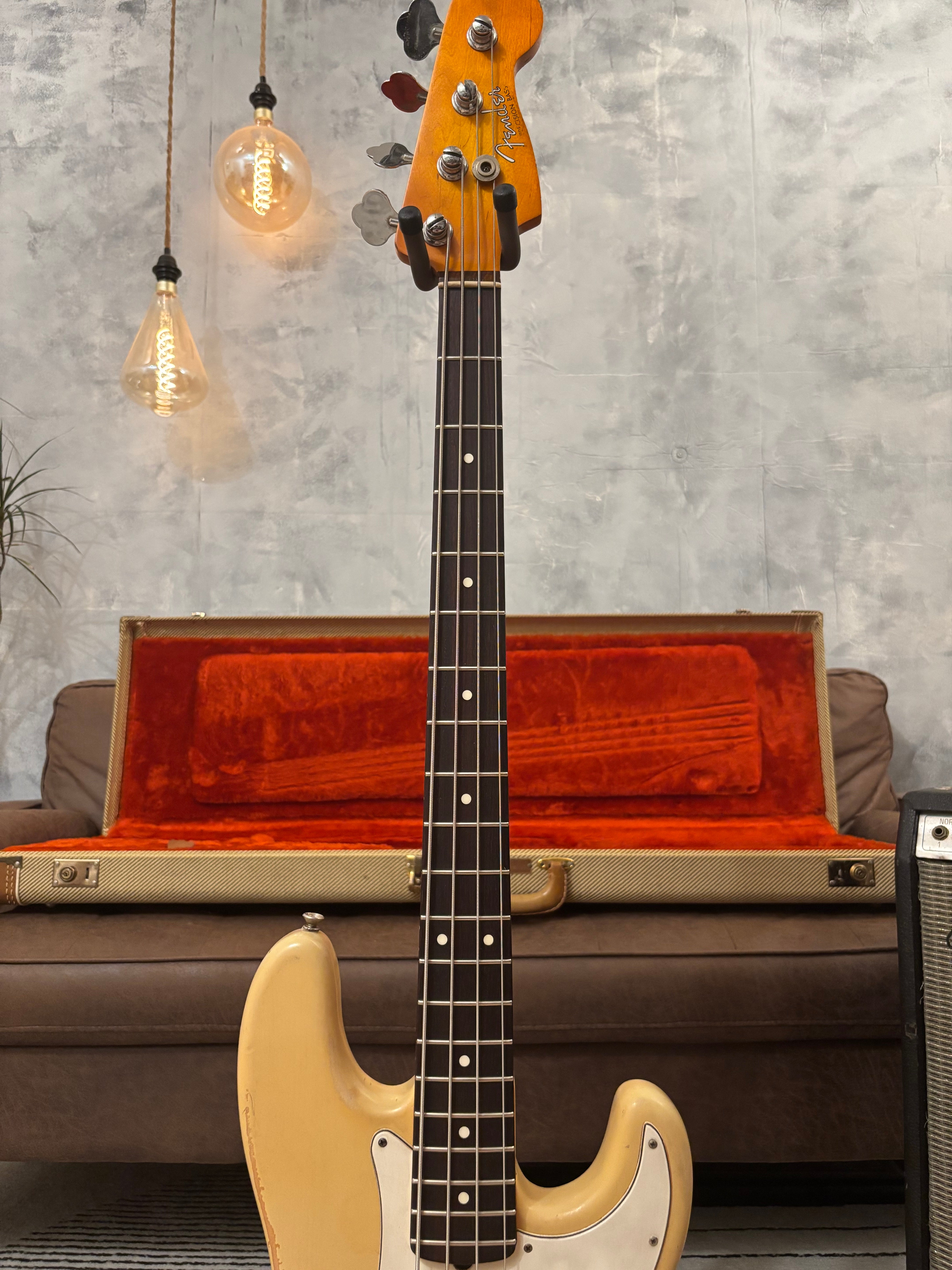 Fender Precision Bass Blonde 1962 GLAS Custom Relic feather Light at 8lb LUSH