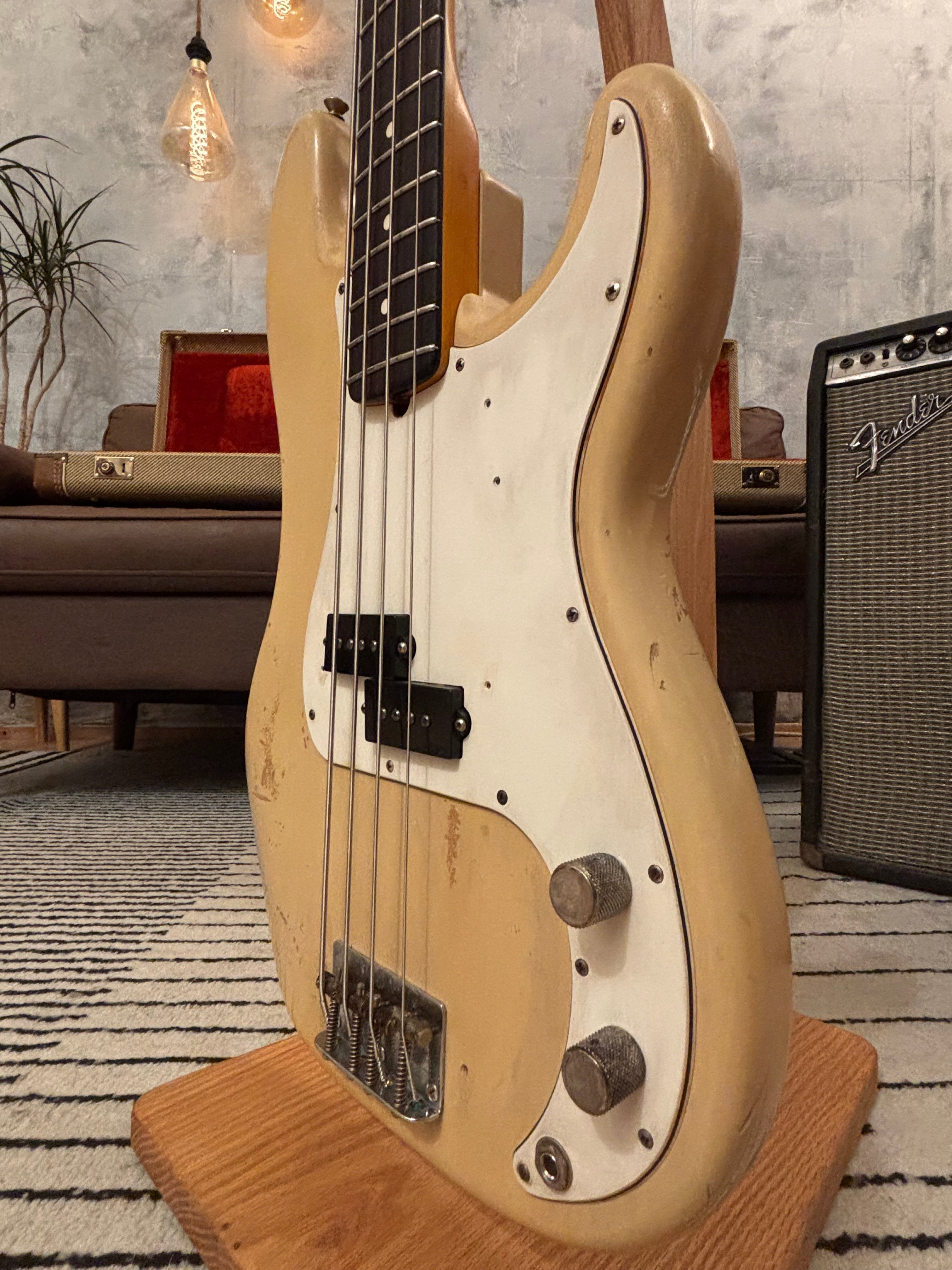 Fender Precision Bass Blonde 1962 GLAS Custom Relic feather Light at 8lb LUSH