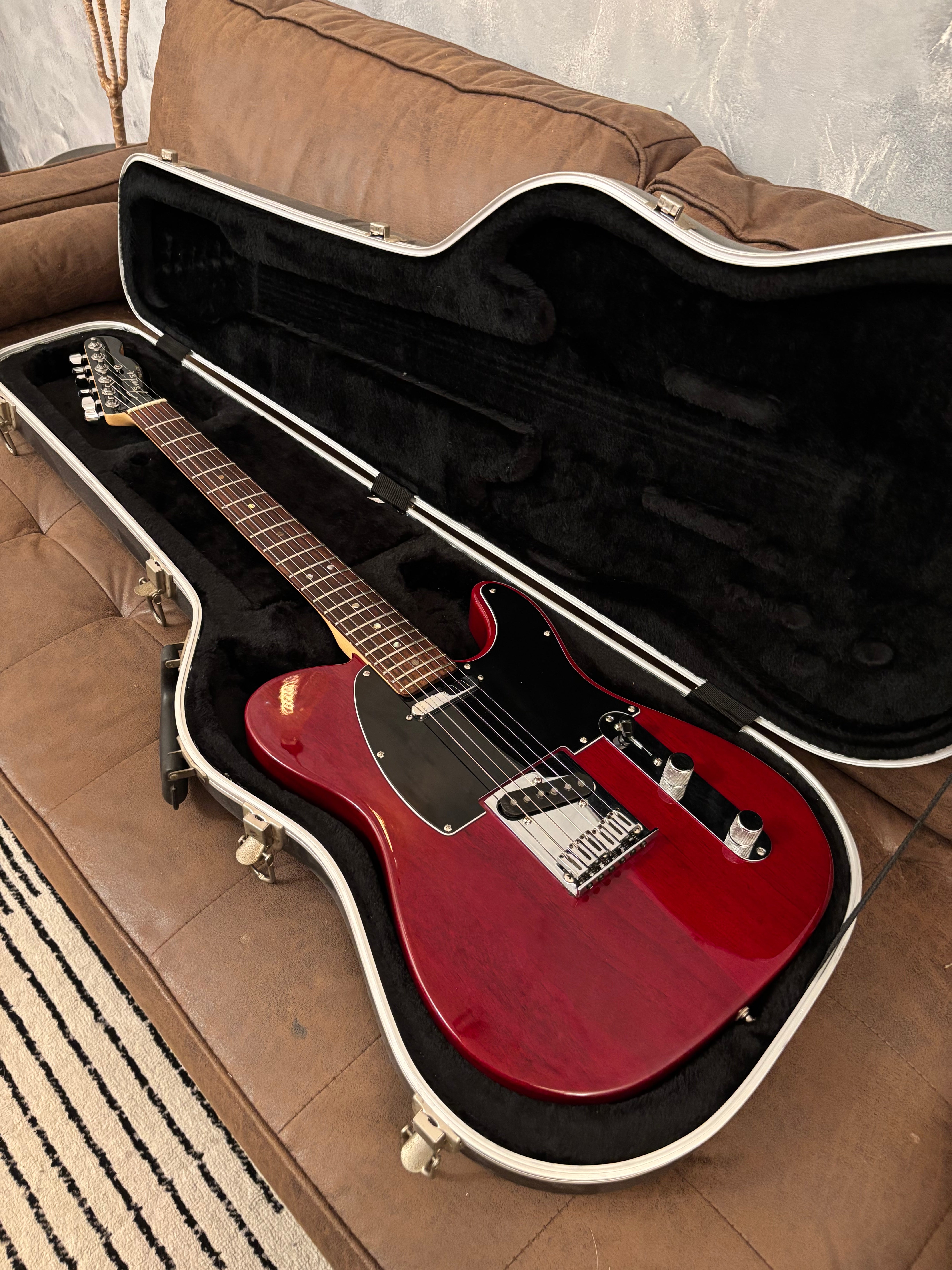 Fender American Deluxe Telecaster 2006 FSR Crimson Red ONY 7lb, Rare GC Exclusive, Black Headstock, ONLY 7lb