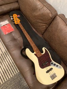 Fender Classic Series '60s RI Jazz Bass Lacquer